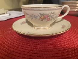 Homer Laughlin eggshell Georgian cashmere footed cup & saucer set
