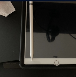 Apple iPad 7th Gen 128 GB For Sale
